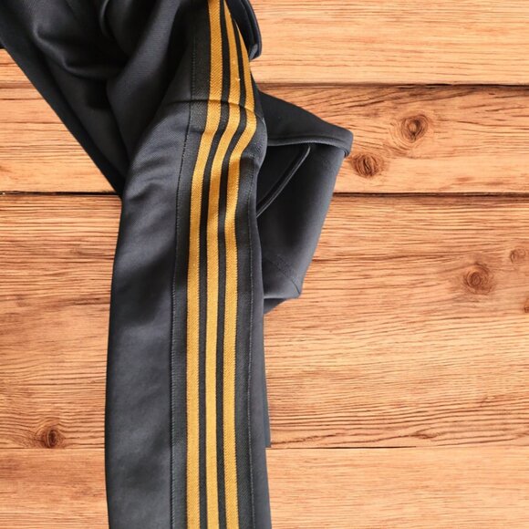 Adidas x Ivy Park Black Cropped Blazer with Gold Stripes - Picture 6 of 8